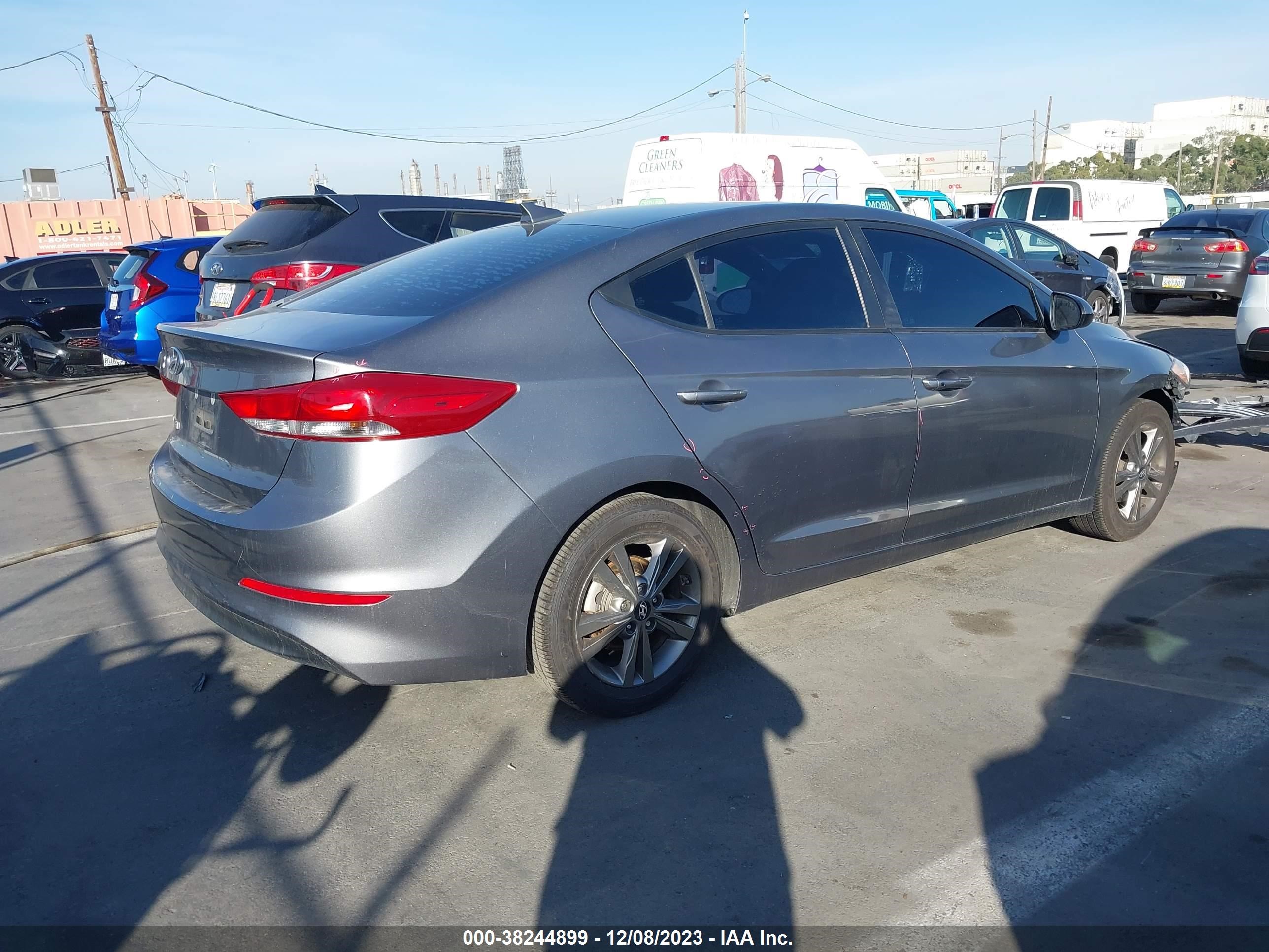 Photo 3 VIN: 5NPD84LFXJH382365 - HYUNDAI ELANTRA 