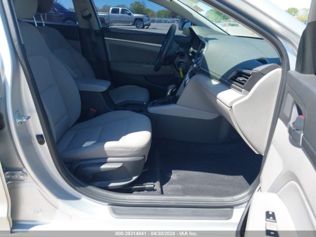 Photo 4 VIN: 5NPD84LFXKH410635 - HYUNDAI ELANTRA 