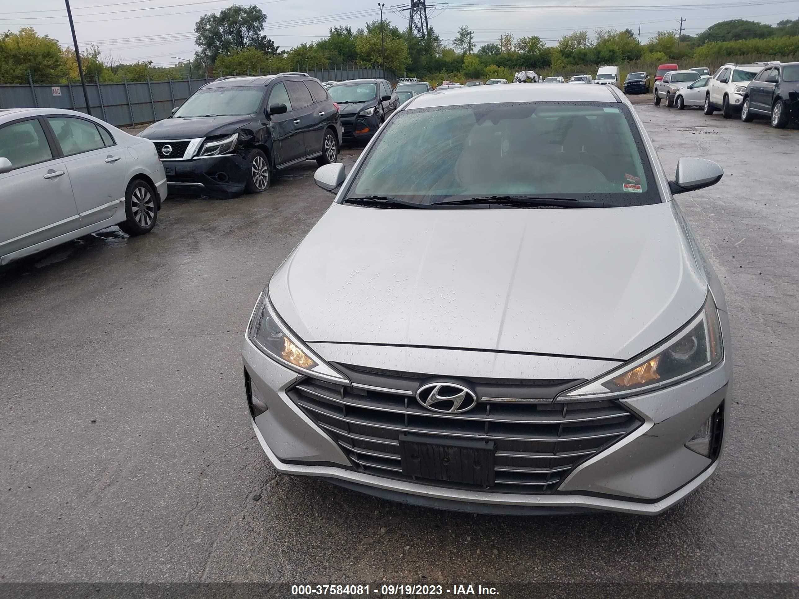 Photo 12 VIN: 5NPD84LFXKH415821 - HYUNDAI ELANTRA 