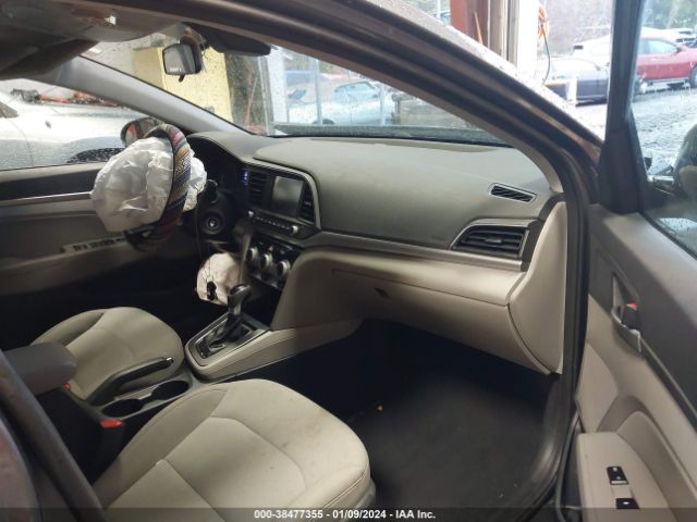 Photo 4 VIN: 5NPD84LFXKH427340 - HYUNDAI ELANTRA 