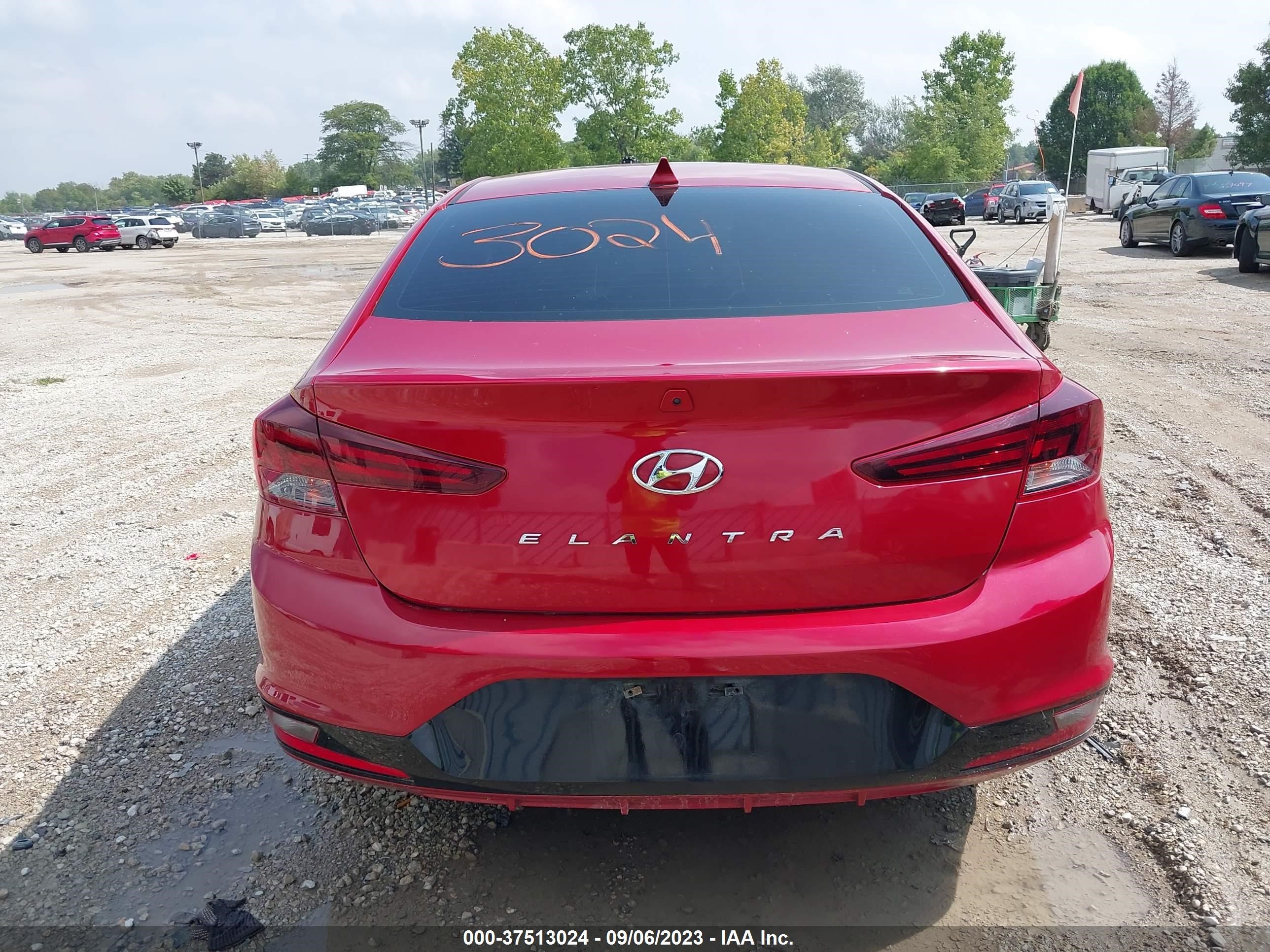 Photo 15 VIN: 5NPD84LFXKH429301 - HYUNDAI ELANTRA 