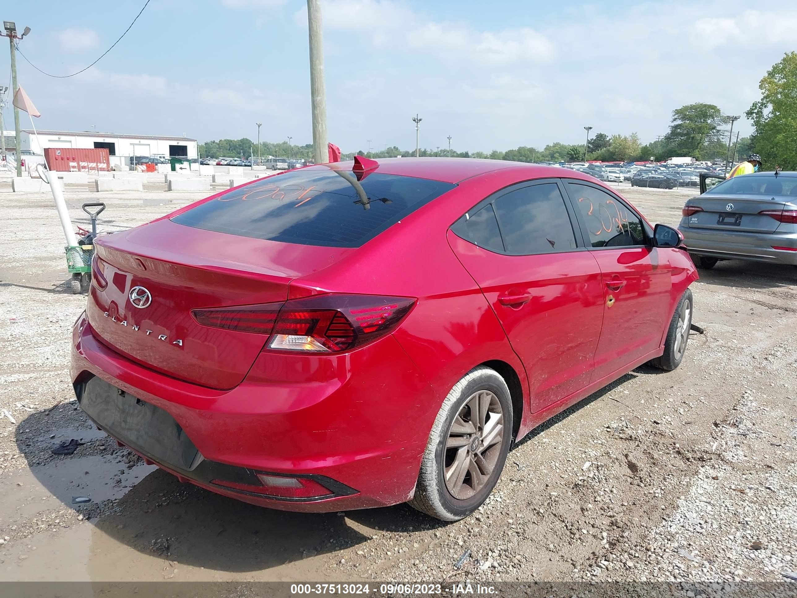 Photo 3 VIN: 5NPD84LFXKH429301 - HYUNDAI ELANTRA 