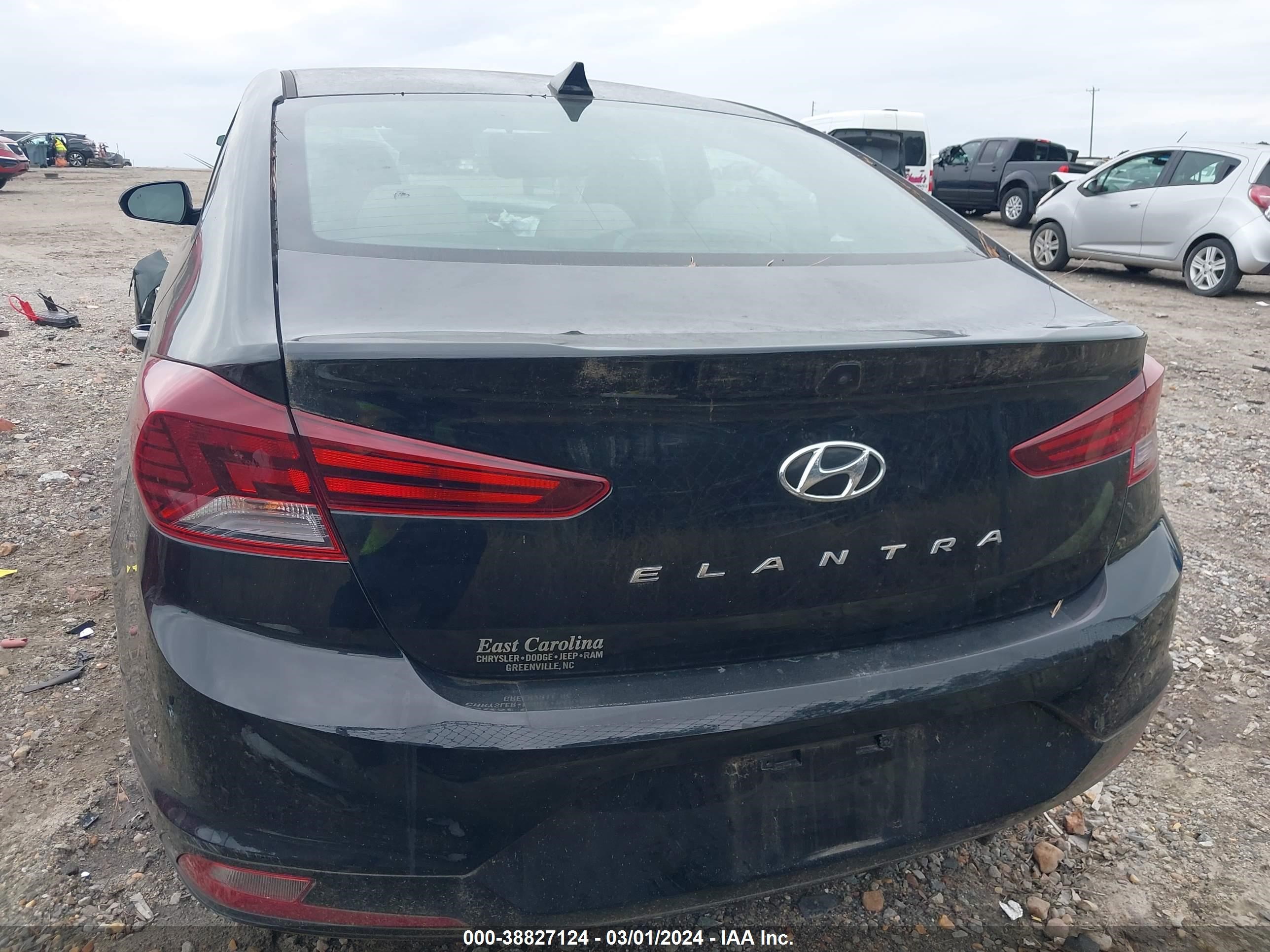 Photo 16 VIN: 5NPD84LFXKH438306 - HYUNDAI ELANTRA 