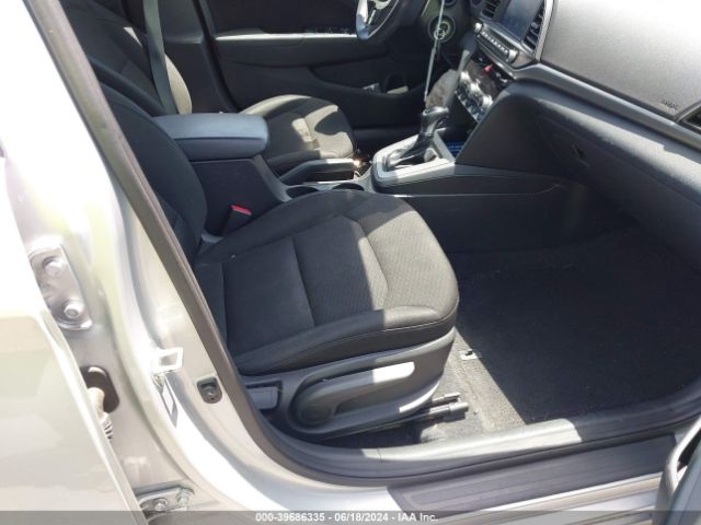 Photo 4 VIN: 5NPD84LFXLH532851 - HYUNDAI ELANTRA 