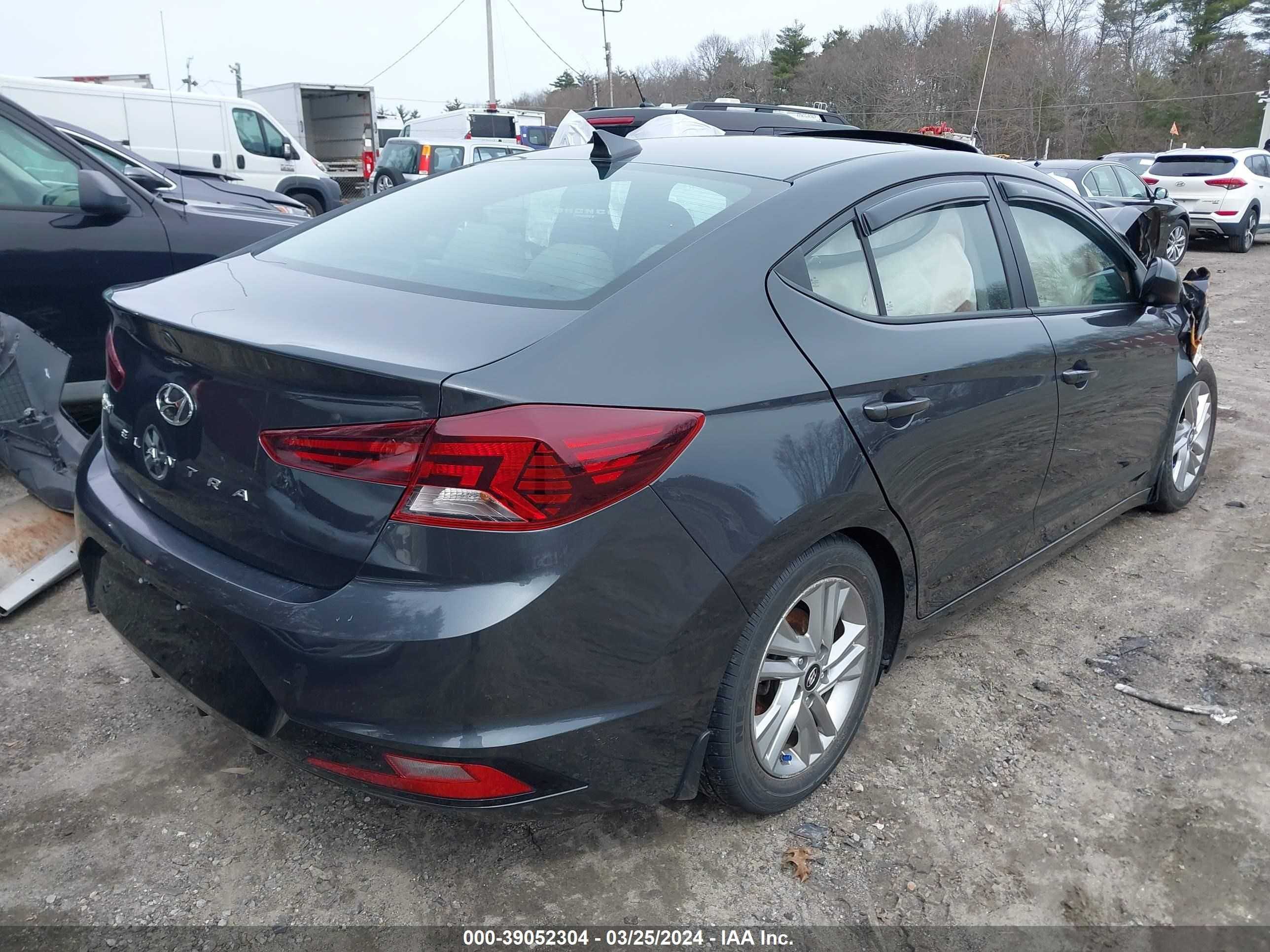 Photo 3 VIN: 5NPD84LFXLH608312 - HYUNDAI ELANTRA 