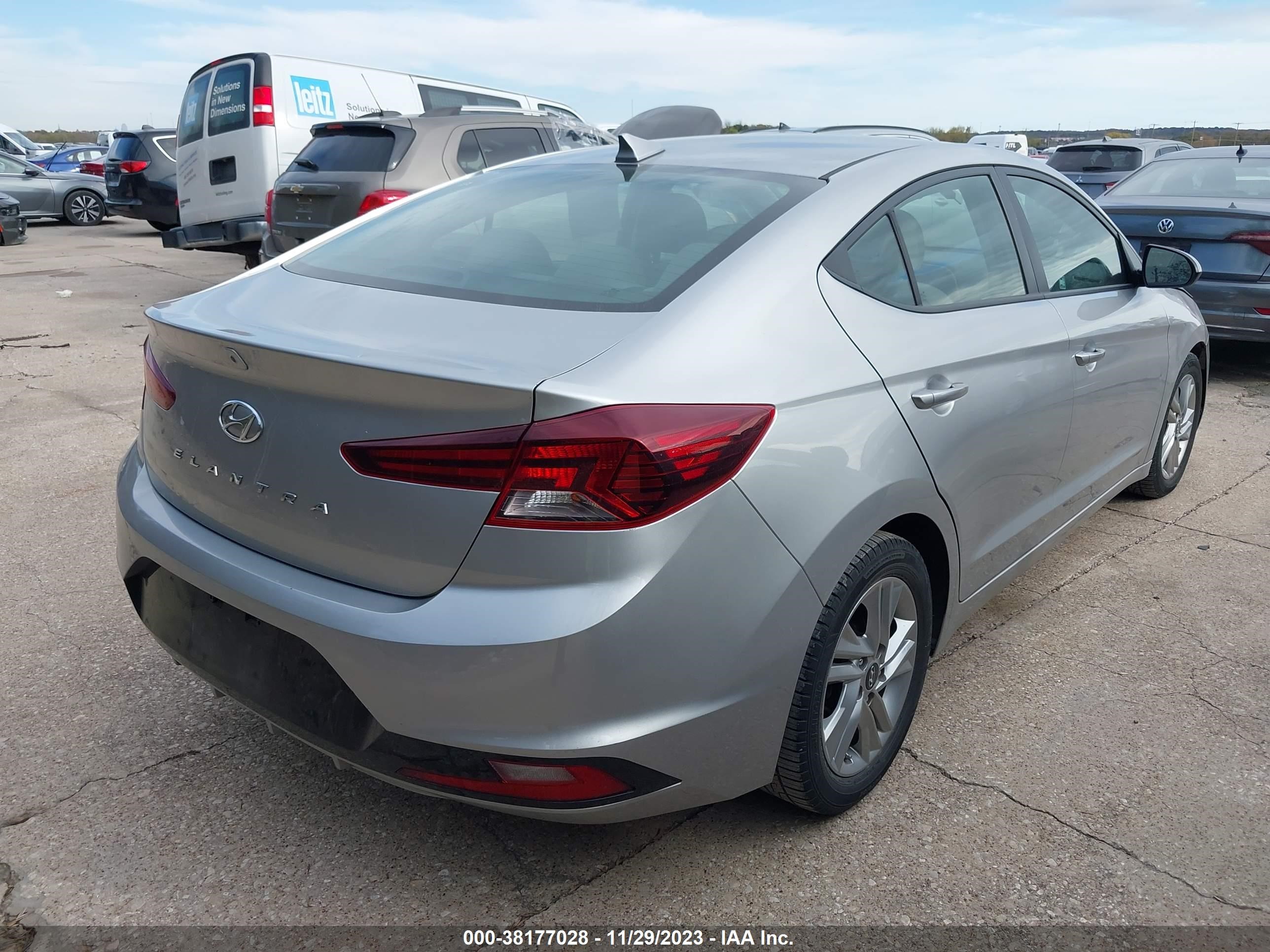 Photo 3 VIN: 5NPD84LFXLH624865 - HYUNDAI ELANTRA 