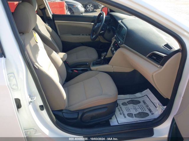 Photo 4 VIN: 5NPD94LA6KH455380 - HYUNDAI ELANTRA 