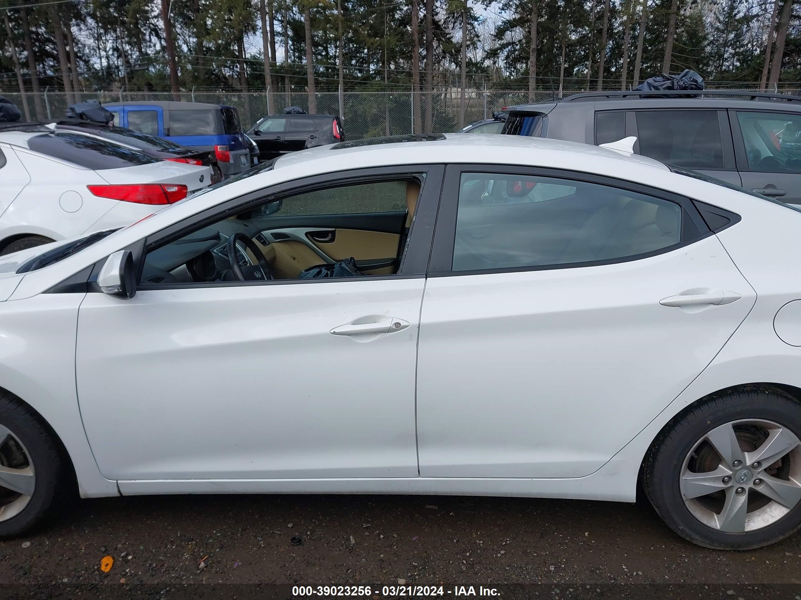 Photo 13 VIN: 5NPDH4AE0BH044582 - HYUNDAI ELANTRA 