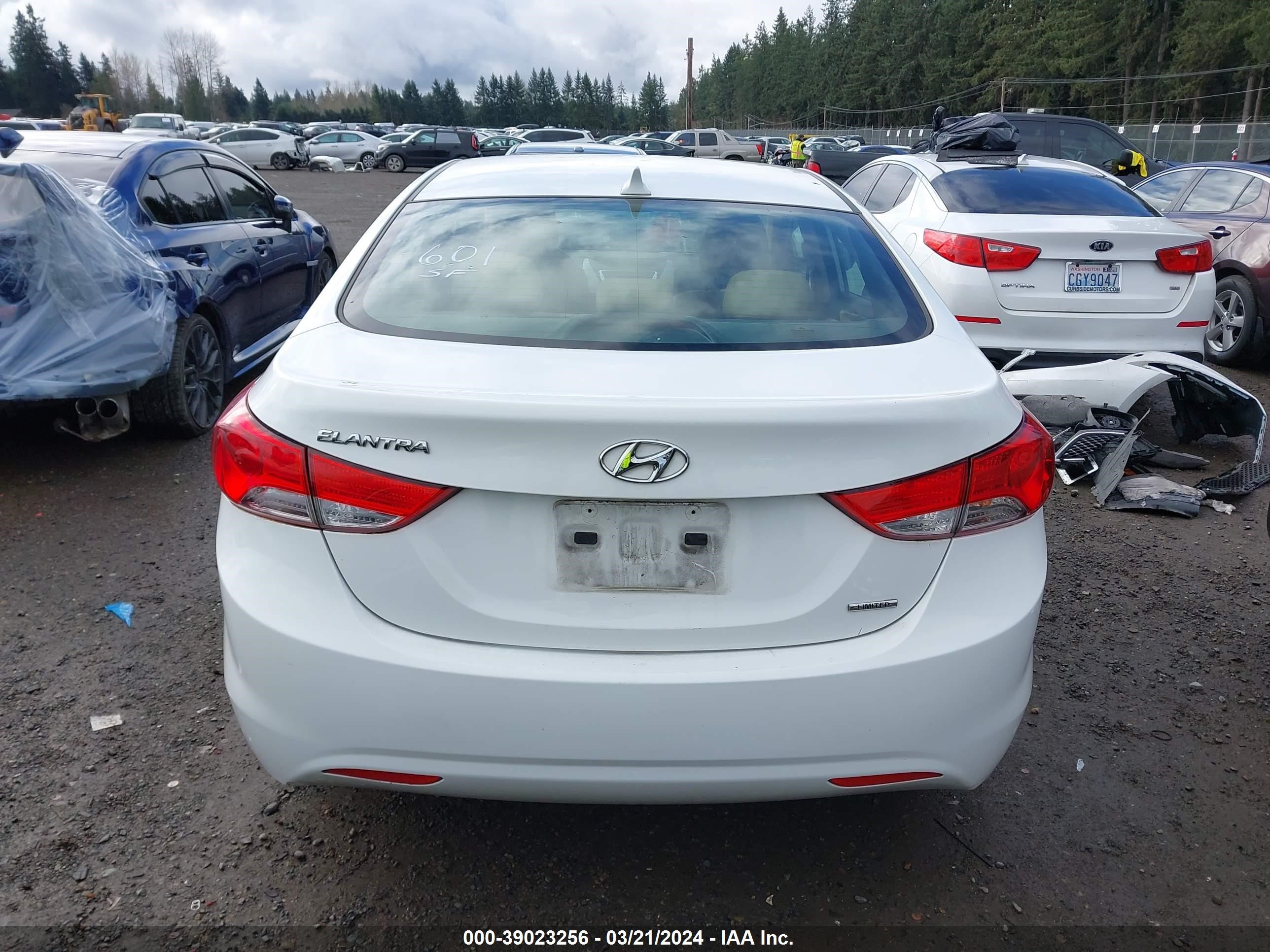 Photo 15 VIN: 5NPDH4AE0BH044582 - HYUNDAI ELANTRA 