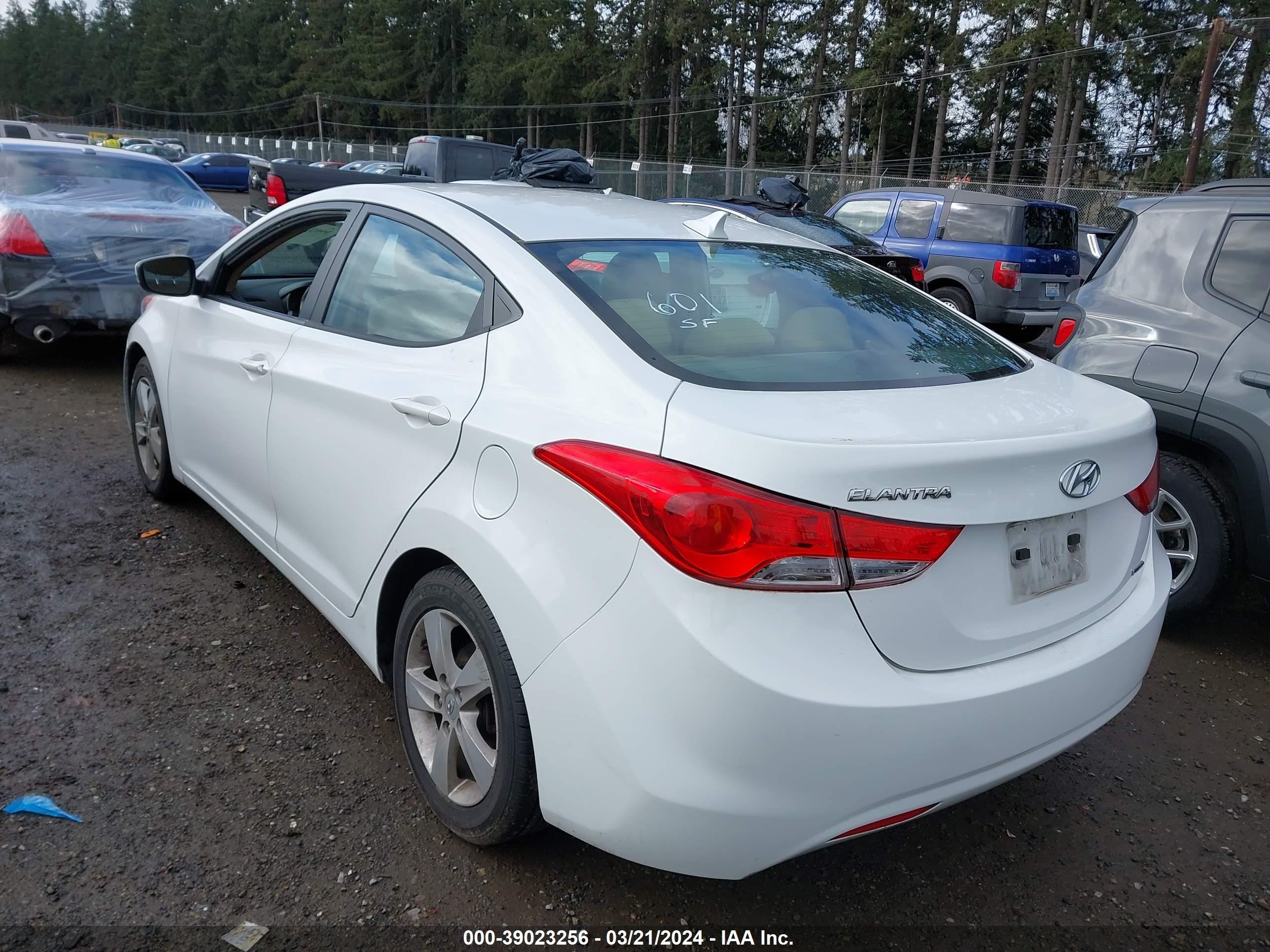 Photo 2 VIN: 5NPDH4AE0BH044582 - HYUNDAI ELANTRA 