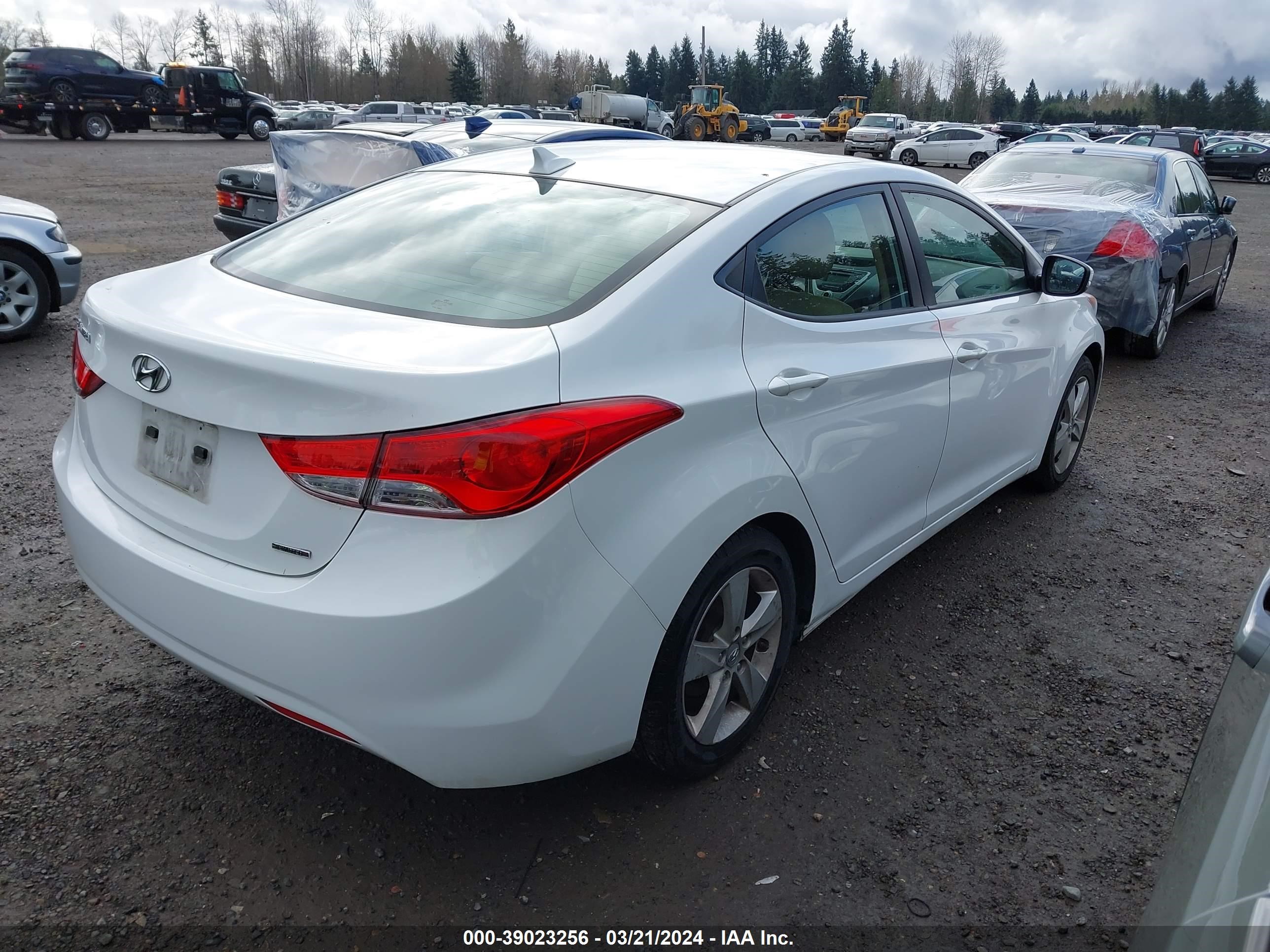 Photo 3 VIN: 5NPDH4AE0BH044582 - HYUNDAI ELANTRA 