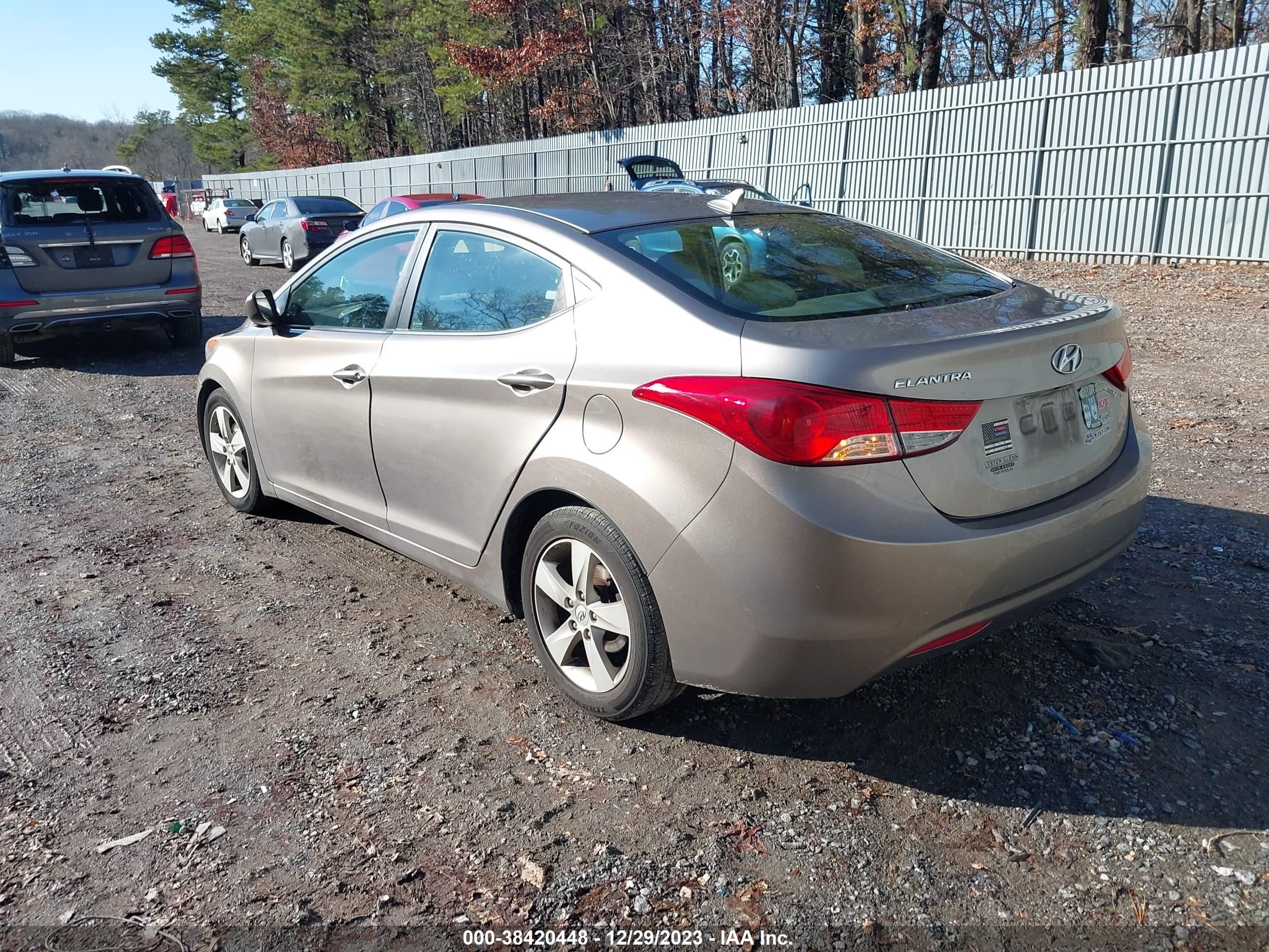 Photo 2 VIN: 5NPDH4AE0BH048423 - HYUNDAI ELANTRA 