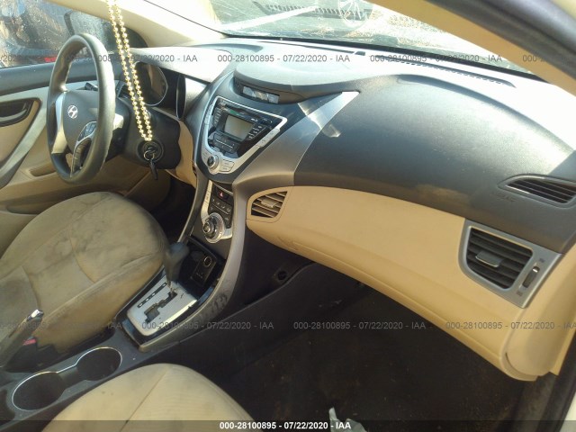 Photo 4 VIN: 5NPDH4AE0BH052018 - HYUNDAI ELANTRA 