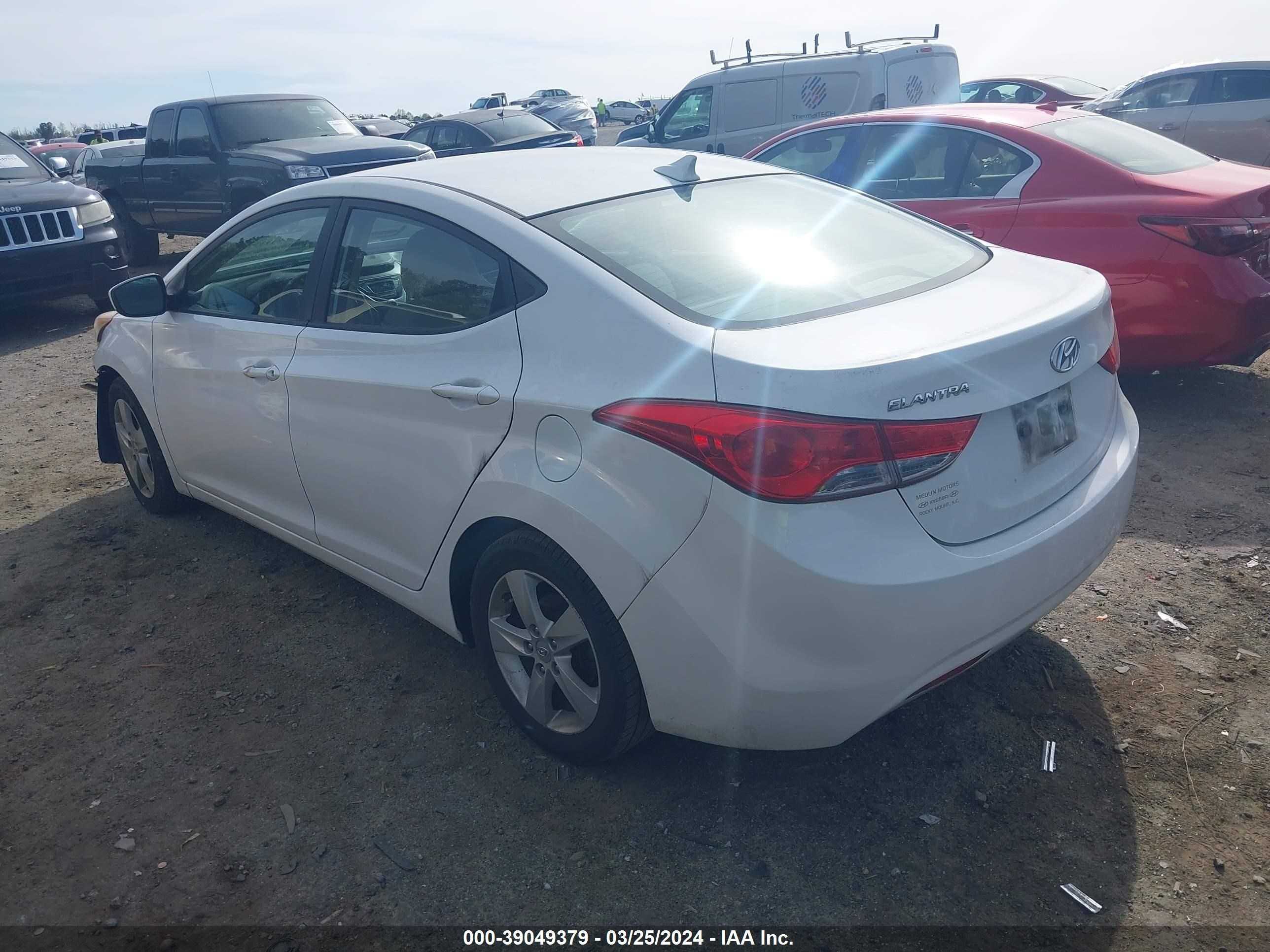 Photo 2 VIN: 5NPDH4AE0CH076675 - HYUNDAI ELANTRA 