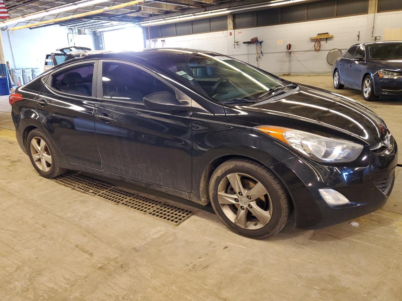 Photo 3 VIN: 5NPDH4AE0CH098496 - HYUNDAI ELANTRA 