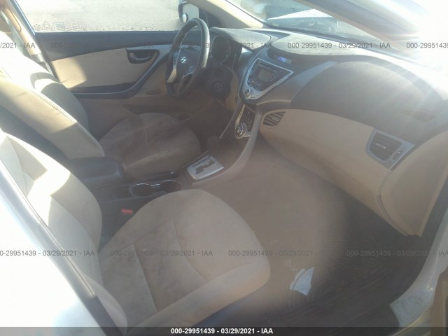 Photo 4 VIN: 5NPDH4AE0CH102269 - HYUNDAI ELANTRA 