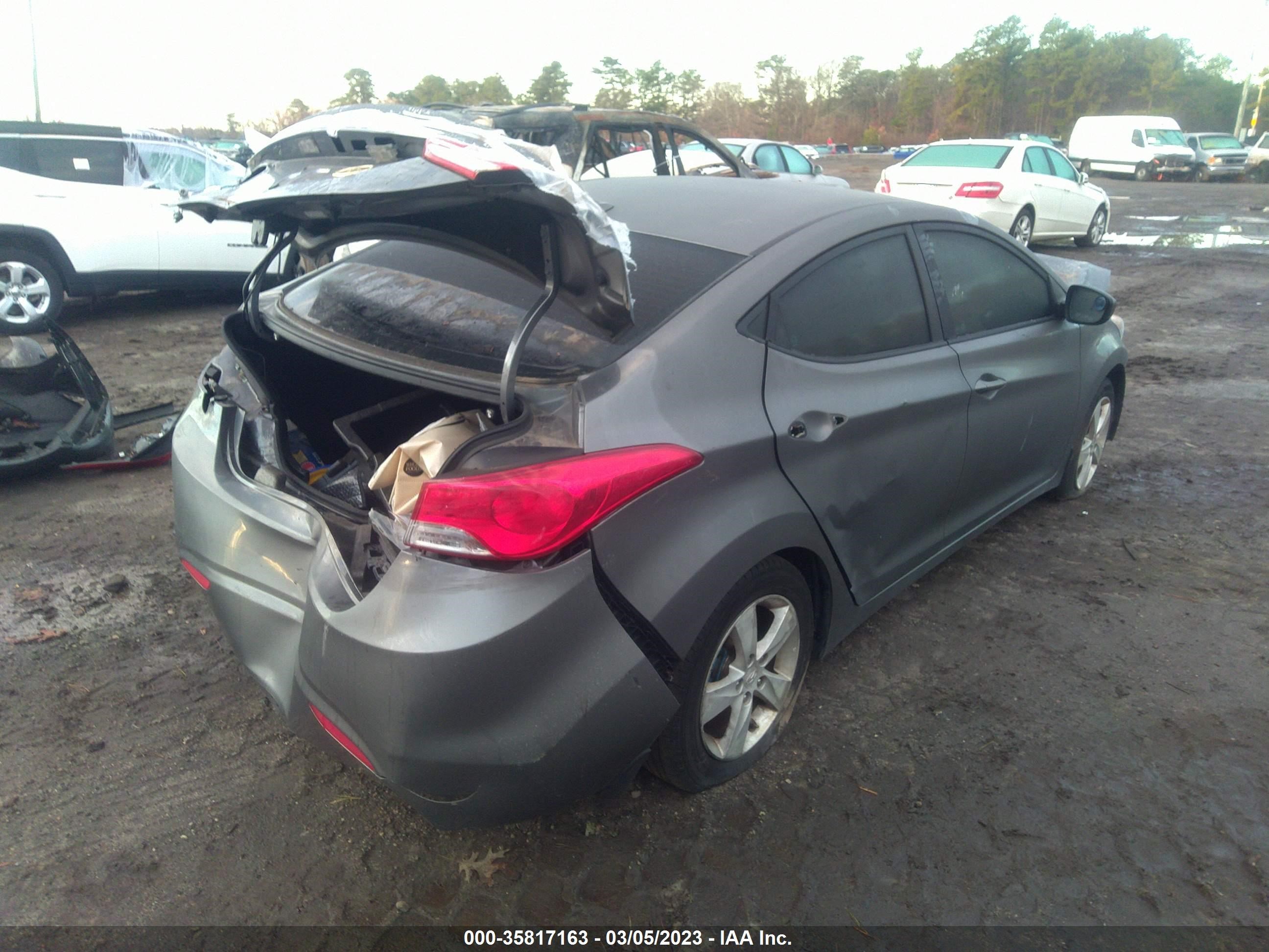 Photo 3 VIN: 5NPDH4AE0CH132792 - HYUNDAI ELANTRA 