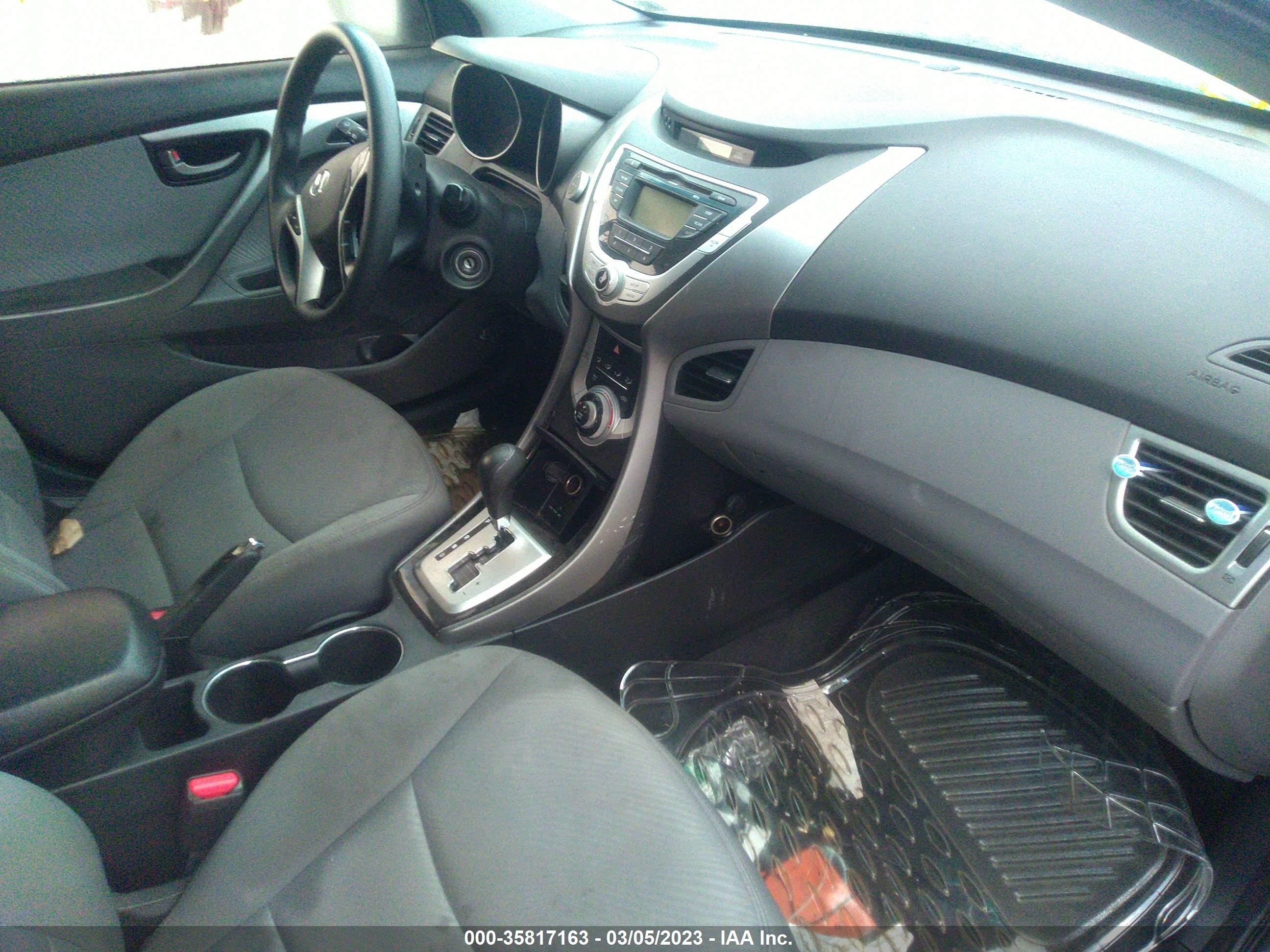 Photo 4 VIN: 5NPDH4AE0CH132792 - HYUNDAI ELANTRA 