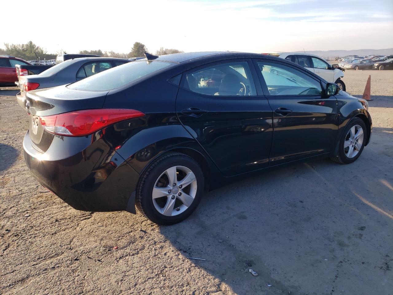 Photo 2 VIN: 5NPDH4AE0DH290566 - HYUNDAI ELANTRA 