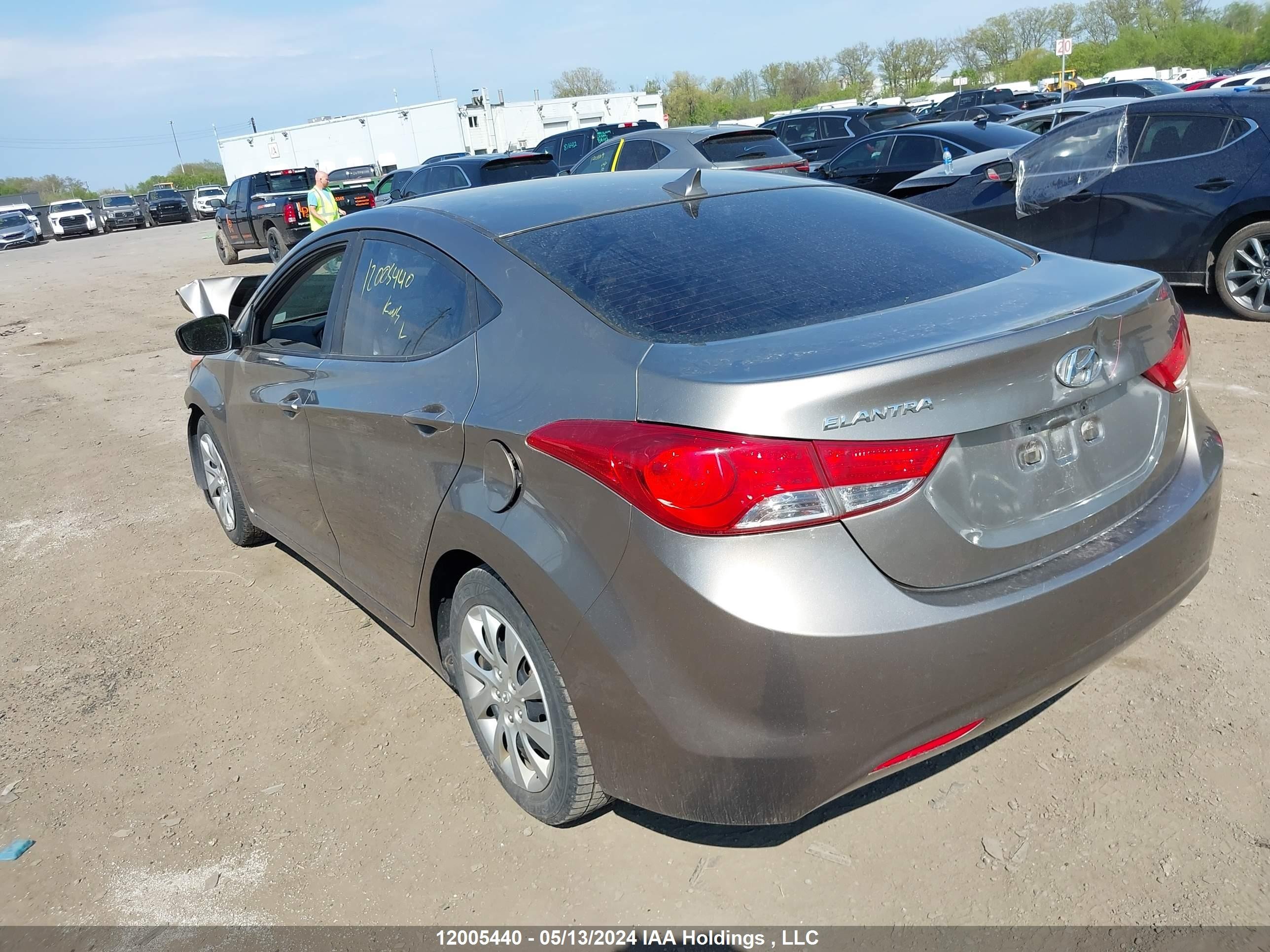 Photo 2 VIN: 5NPDH4AE0DH302683 - HYUNDAI ELANTRA 