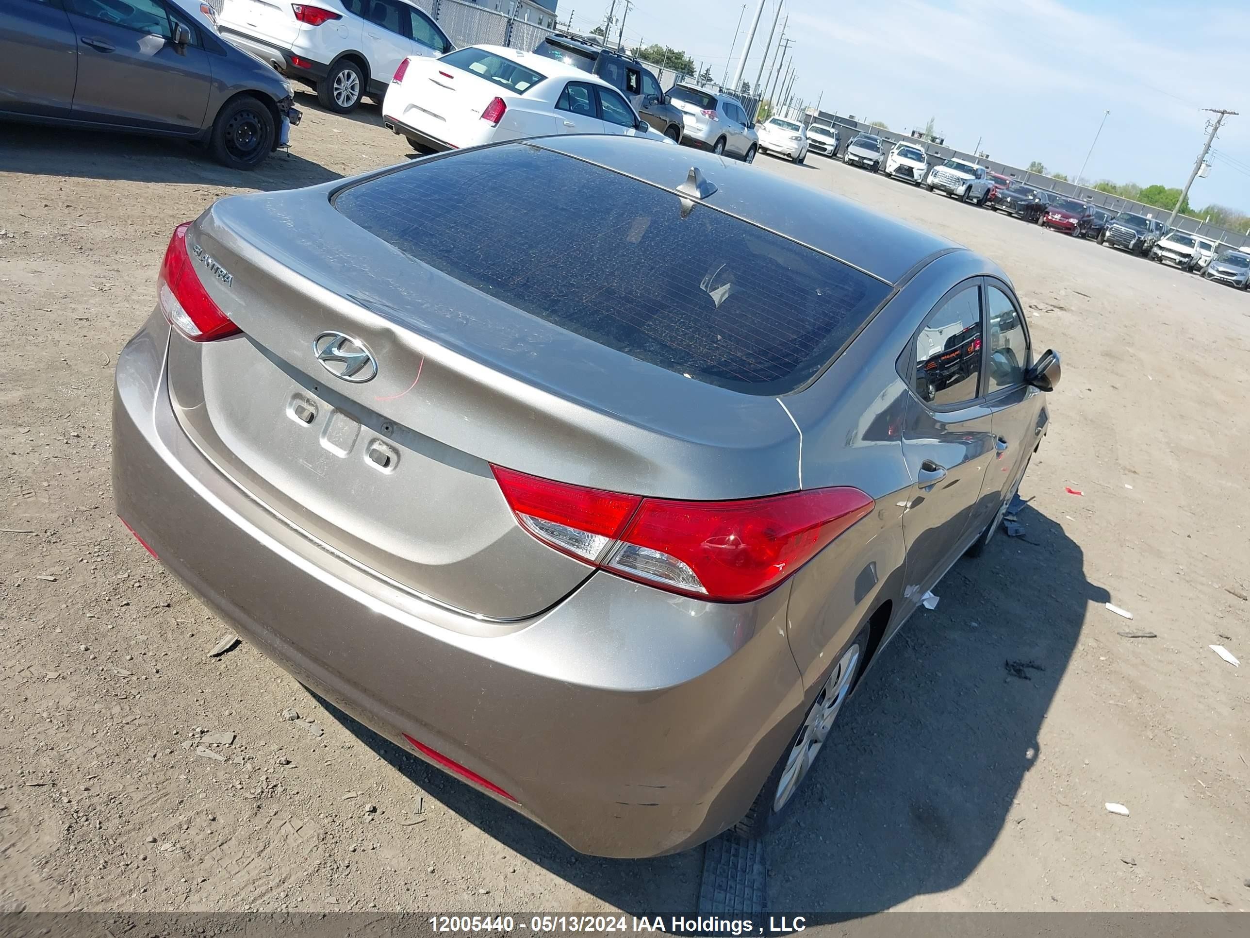 Photo 3 VIN: 5NPDH4AE0DH302683 - HYUNDAI ELANTRA 