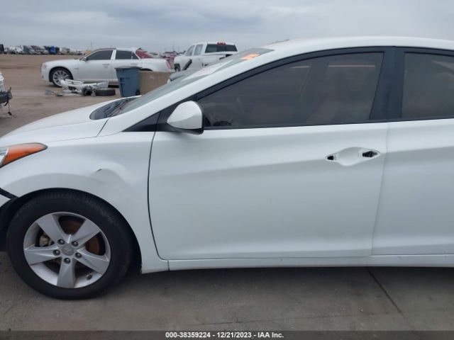 Photo 5 VIN: 5NPDH4AE0DH306054 - HYUNDAI ELANTRA 