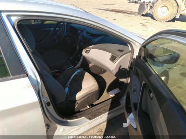 Photo 4 VIN: 5NPDH4AE0DH335697 - HYUNDAI ELANTRA 