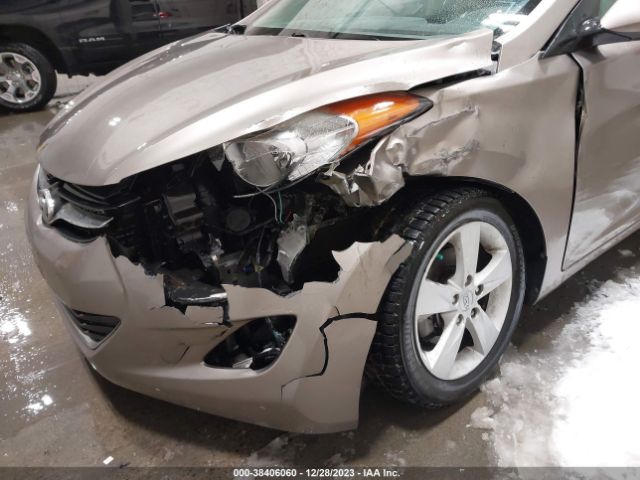 Photo 5 VIN: 5NPDH4AE0DH372703 - HYUNDAI ELANTRA 