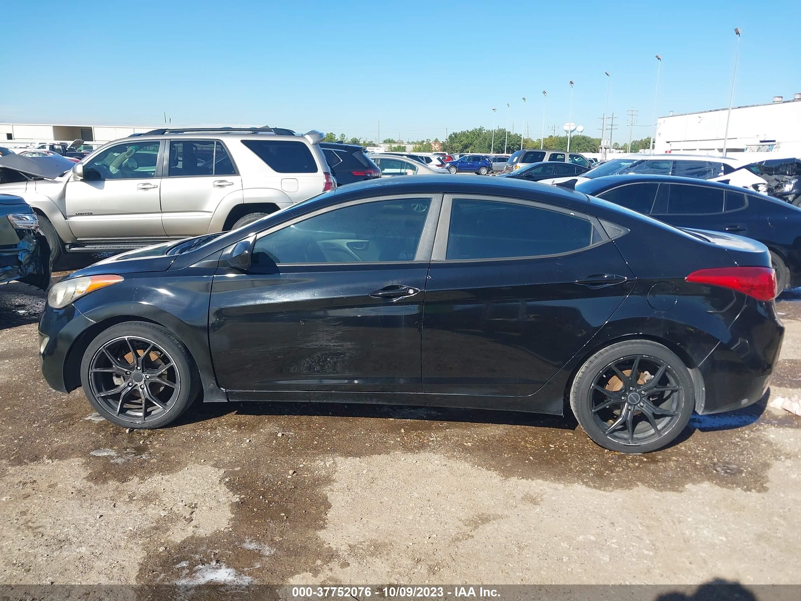 Photo 13 VIN: 5NPDH4AE0DH385029 - HYUNDAI ELANTRA 