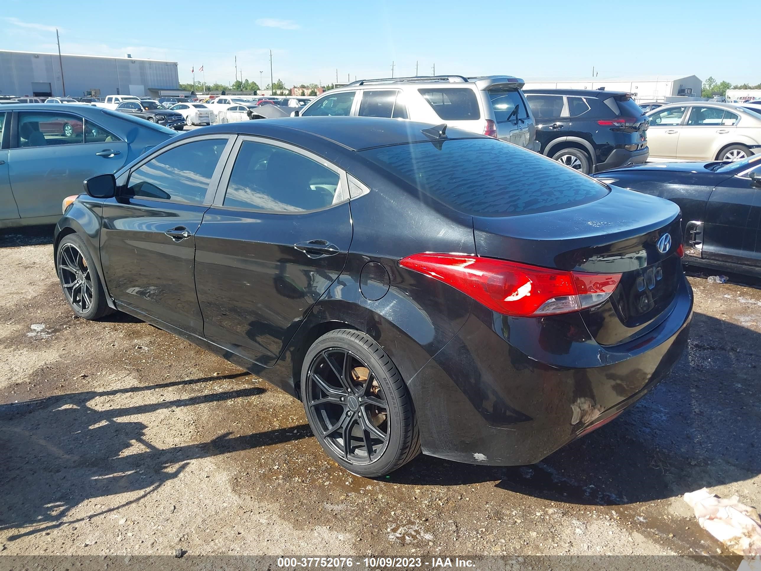 Photo 2 VIN: 5NPDH4AE0DH385029 - HYUNDAI ELANTRA 