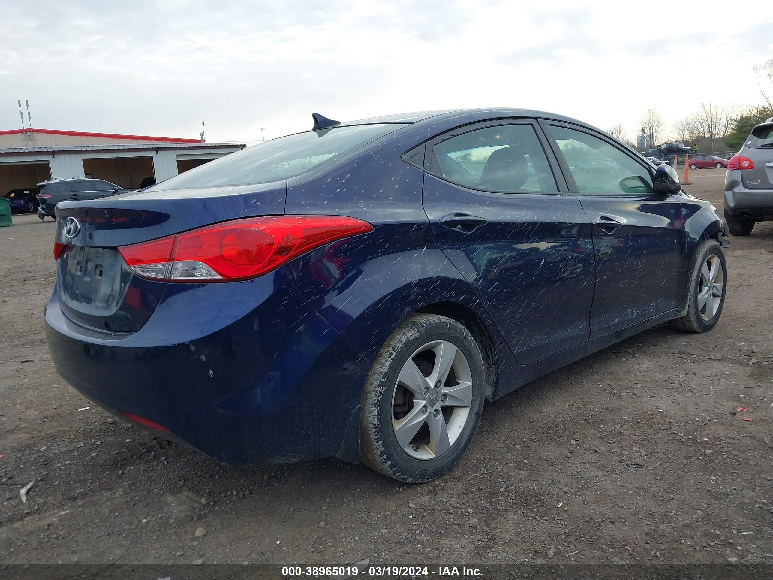 Photo 3 VIN: 5NPDH4AE0DH406512 - HYUNDAI ELANTRA 