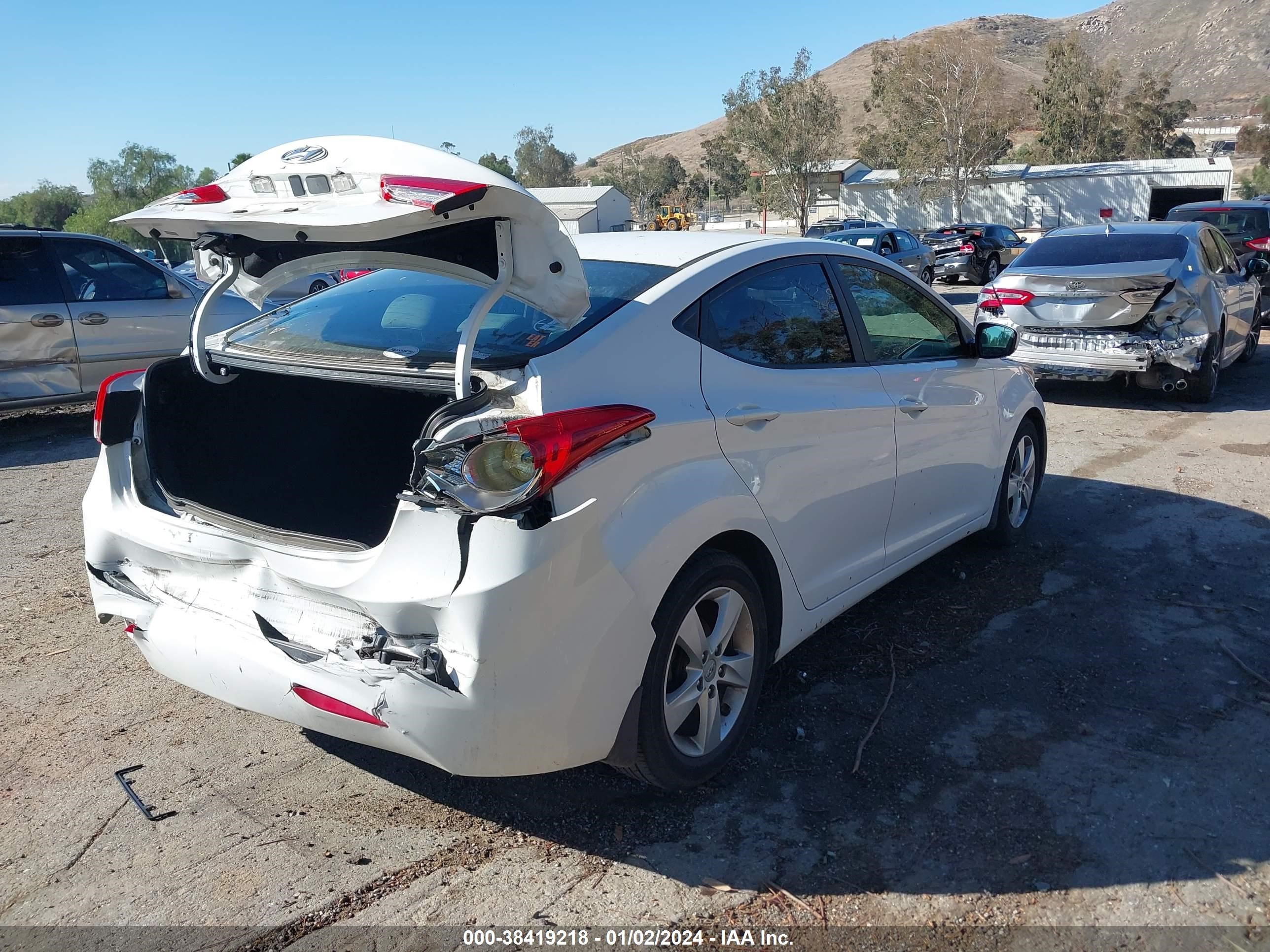 Photo 3 VIN: 5NPDH4AE0DH427201 - HYUNDAI ELANTRA 