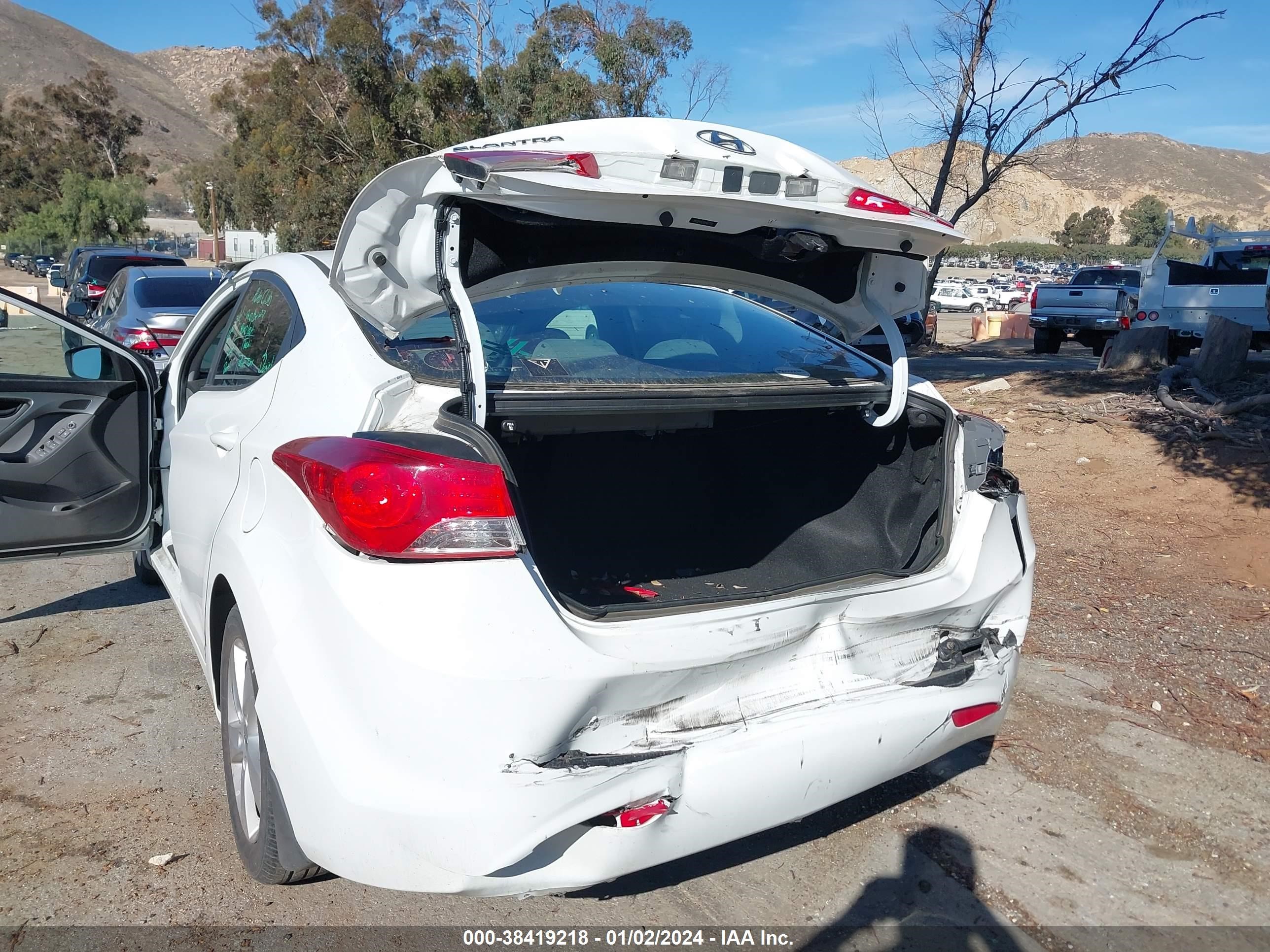 Photo 5 VIN: 5NPDH4AE0DH427201 - HYUNDAI ELANTRA 