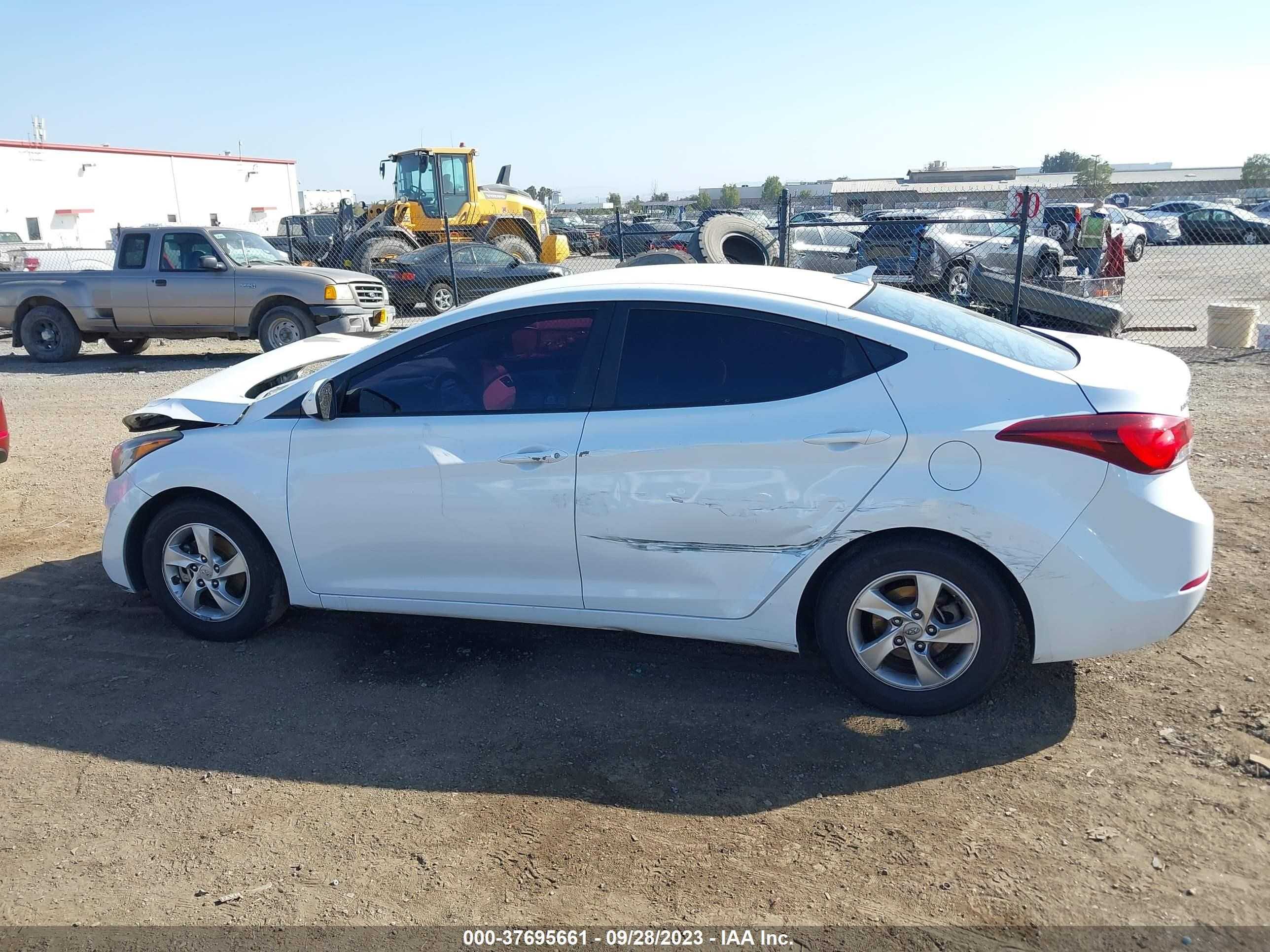 Photo 13 VIN: 5NPDH4AE0FH566408 - HYUNDAI ELANTRA 