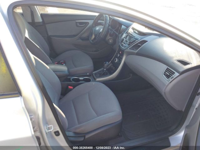 Photo 4 VIN: 5NPDH4AE0FH581409 - HYUNDAI ELANTRA 