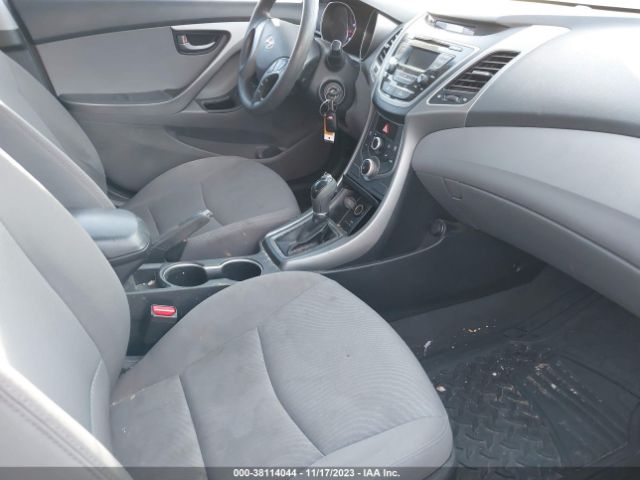 Photo 4 VIN: 5NPDH4AE0FH599358 - HYUNDAI ELANTRA 