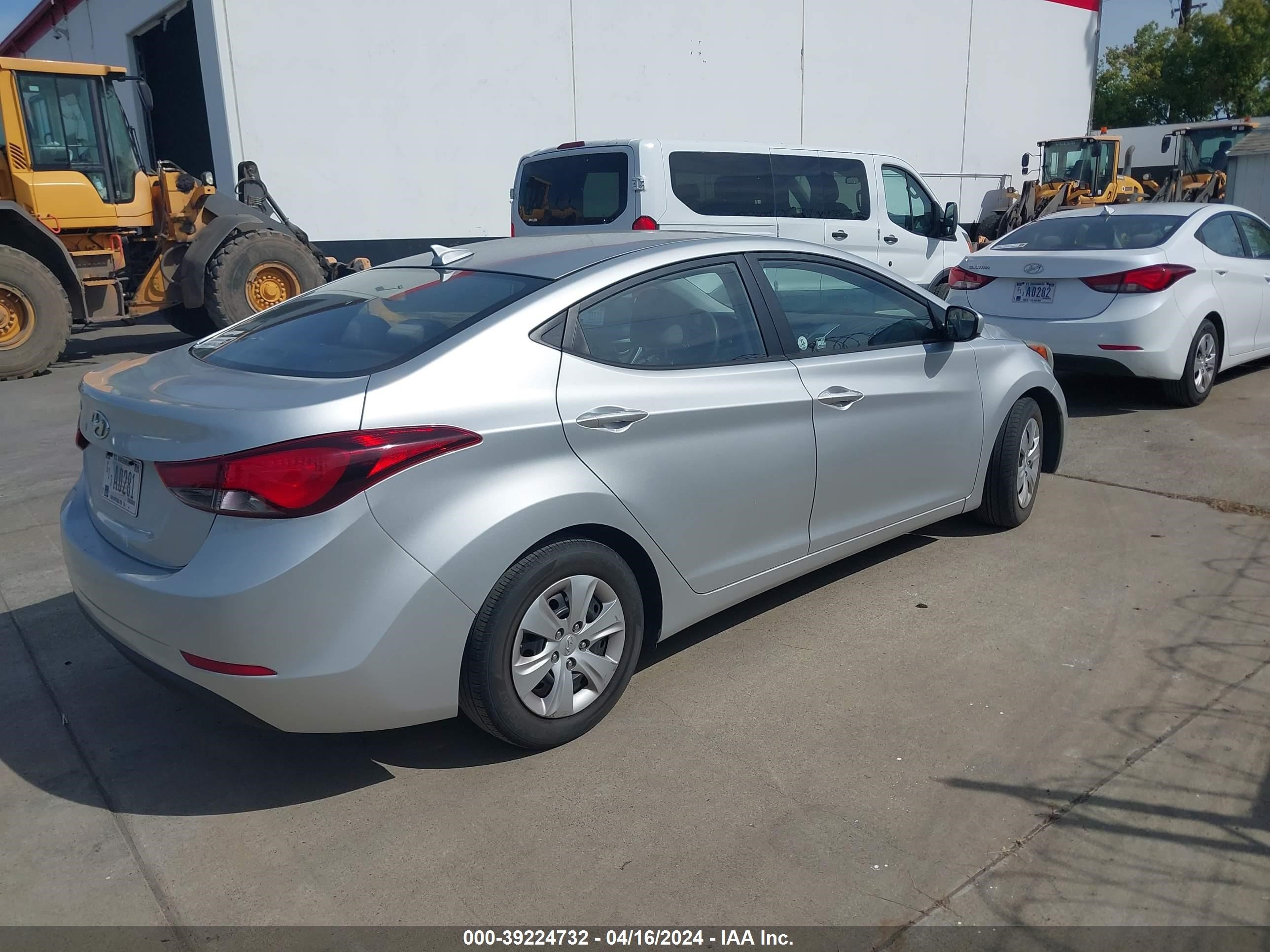 Photo 3 VIN: 5NPDH4AE0GH683004 - HYUNDAI ELANTRA 