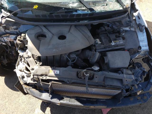 Photo 6 VIN: 5NPDH4AE0GH694018 - HYUNDAI ELANTRA SE 