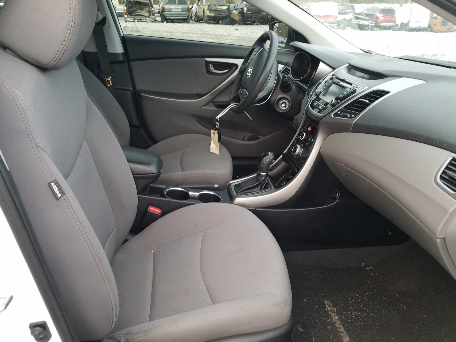 Photo 4 VIN: 5NPDH4AE0GH697114 - HYUNDAI ELANTRA SE 