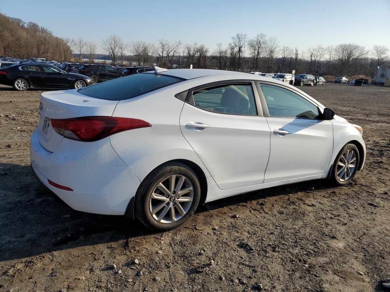 Photo 2 VIN: 5NPDH4AE0GH732508 - HYUNDAI ELANTRA 