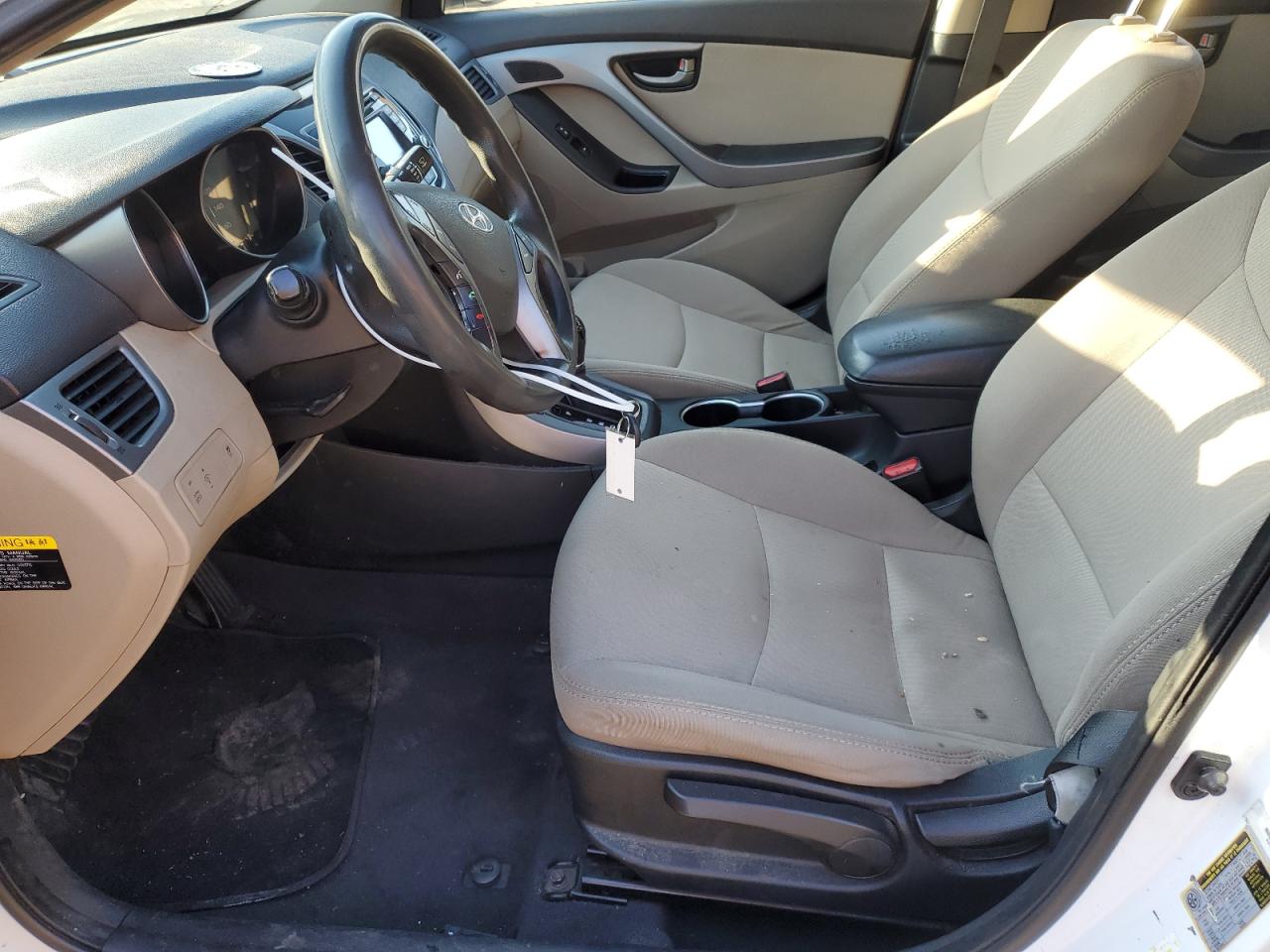 Photo 6 VIN: 5NPDH4AE0GH732508 - HYUNDAI ELANTRA 