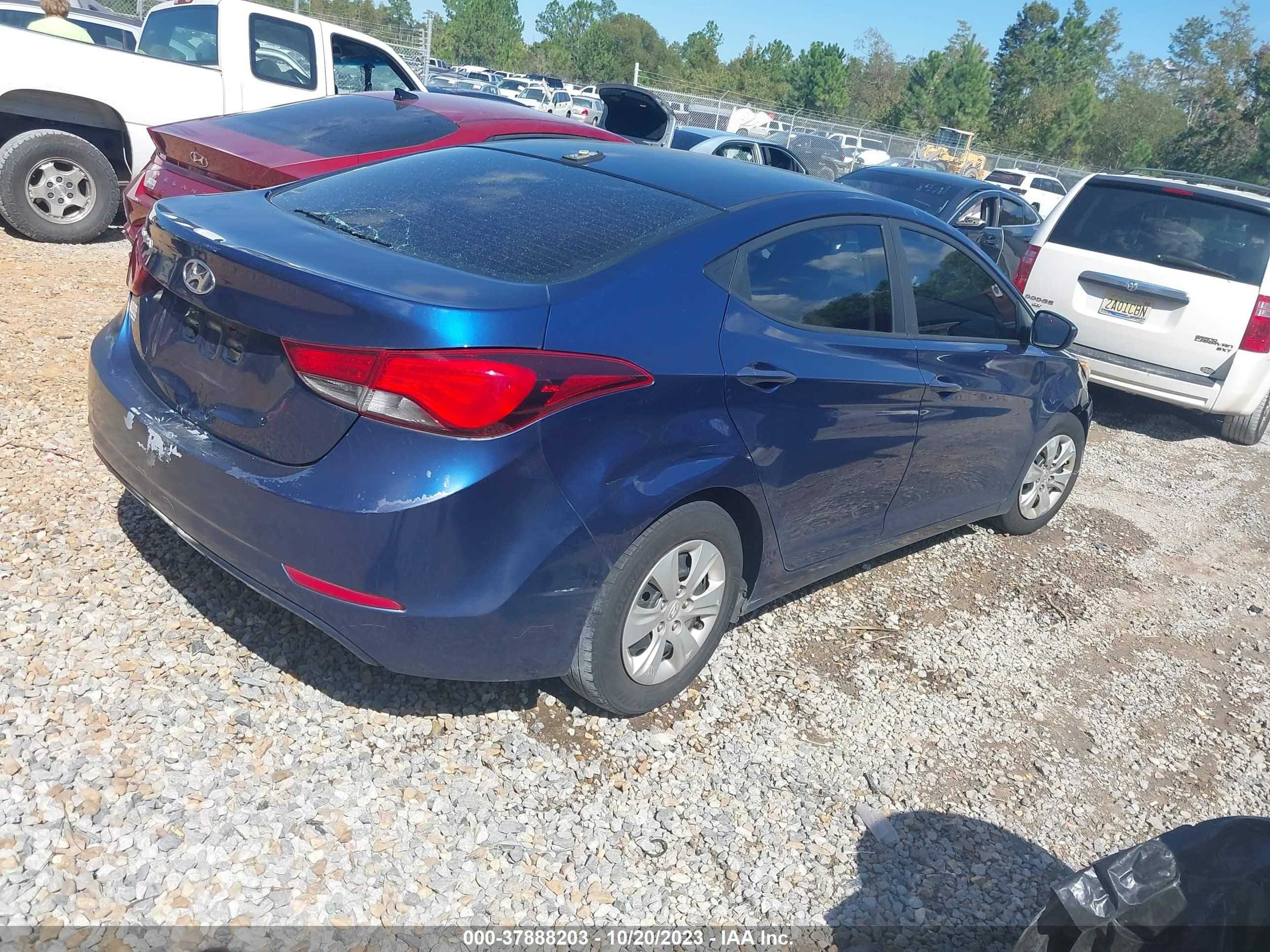 Photo 3 VIN: 5NPDH4AE0GH738809 - HYUNDAI ELANTRA 