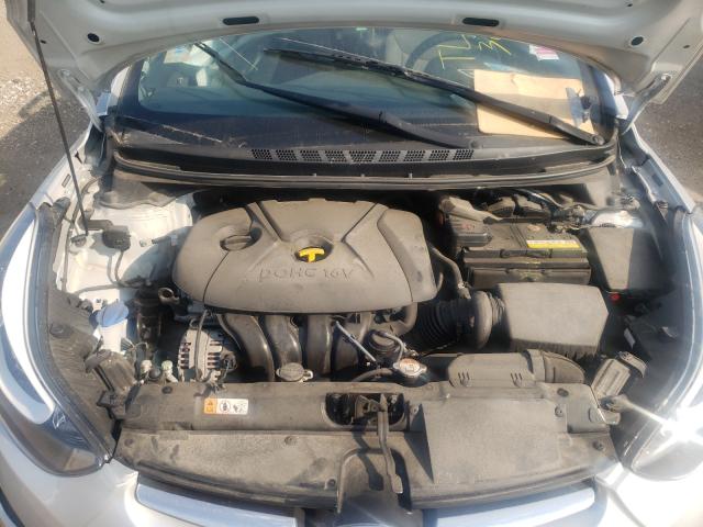 Photo 6 VIN: 5NPDH4AE0GH740172 - HYUNDAI ELANTRA SE 