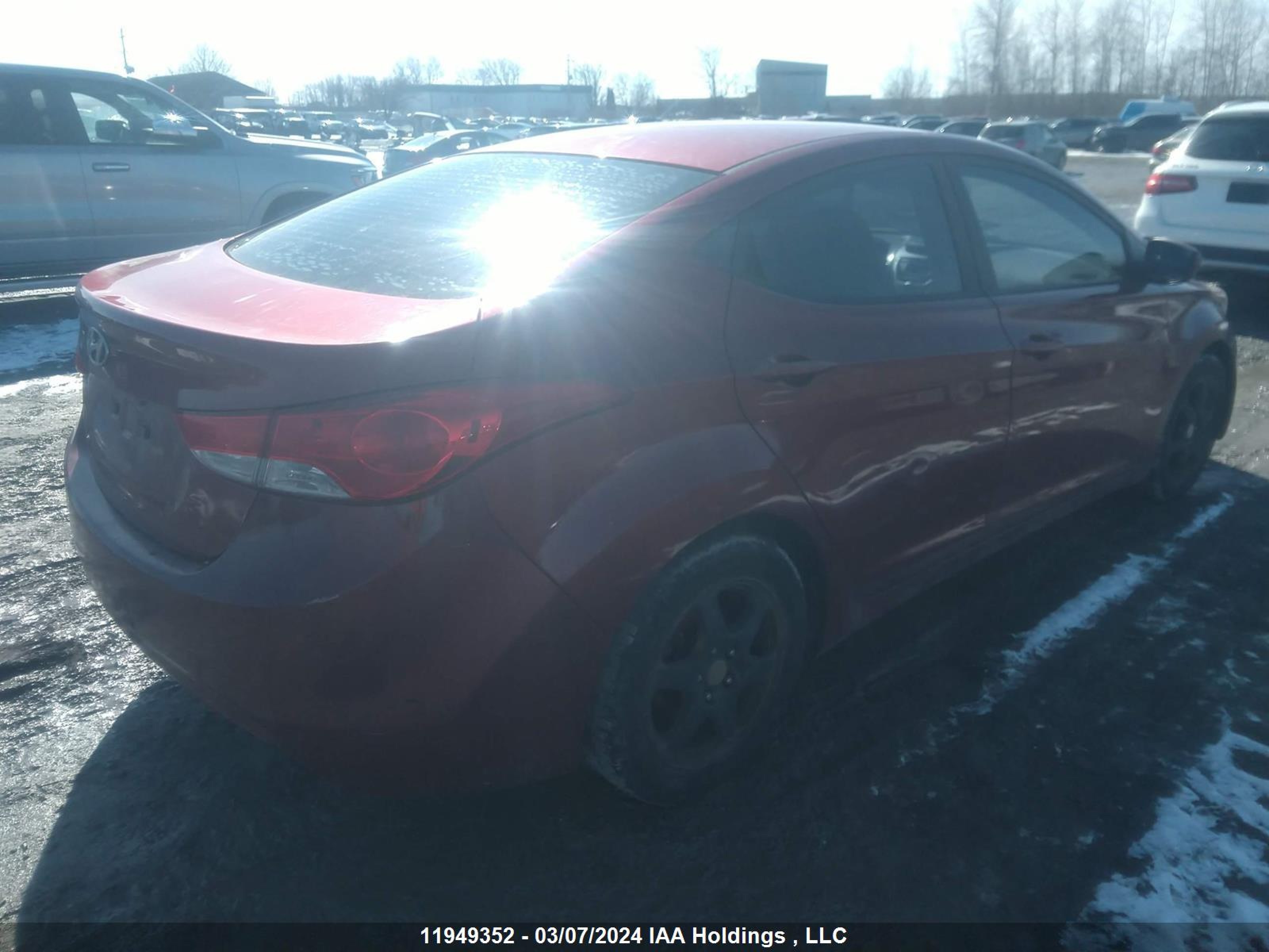 Photo 3 VIN: 5NPDH4AE1BH030948 - HYUNDAI ELANTRA 