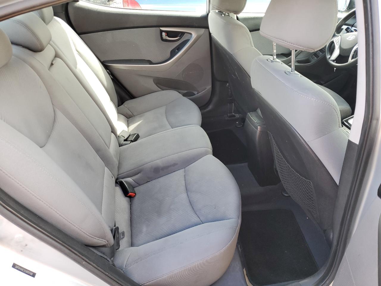 Photo 9 VIN: 5NPDH4AE1CH095588 - HYUNDAI ELANTRA 