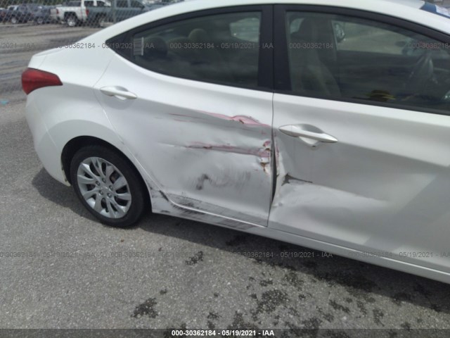 Photo 5 VIN: 5NPDH4AE1CH113362 - HYUNDAI ELANTRA 