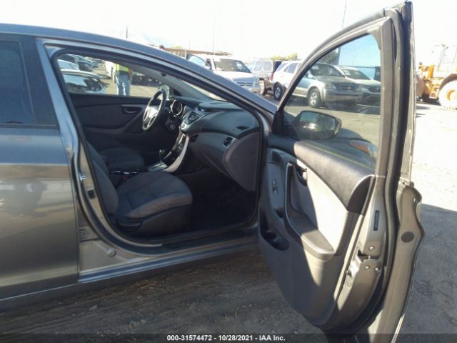 Photo 4 VIN: 5NPDH4AE1CH114687 - HYUNDAI ELANTRA 