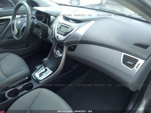 Photo 4 VIN: 5NPDH4AE1CH137371 - HYUNDAI ELANTRA 