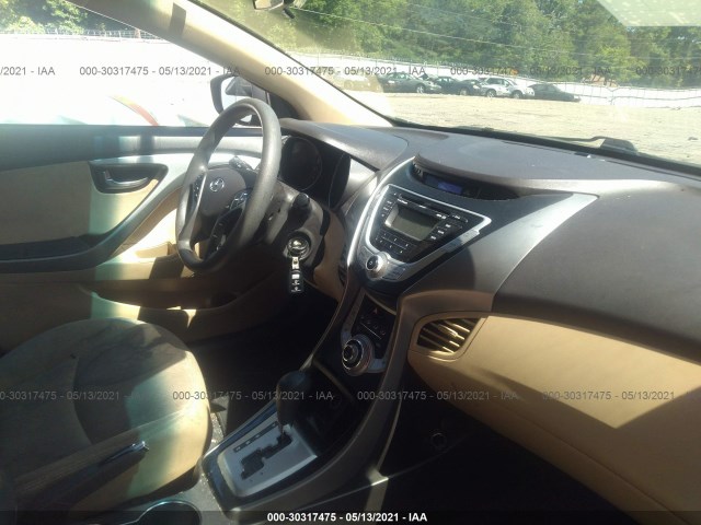 Photo 4 VIN: 5NPDH4AE1DH158531 - HYUNDAI ELANTRA 