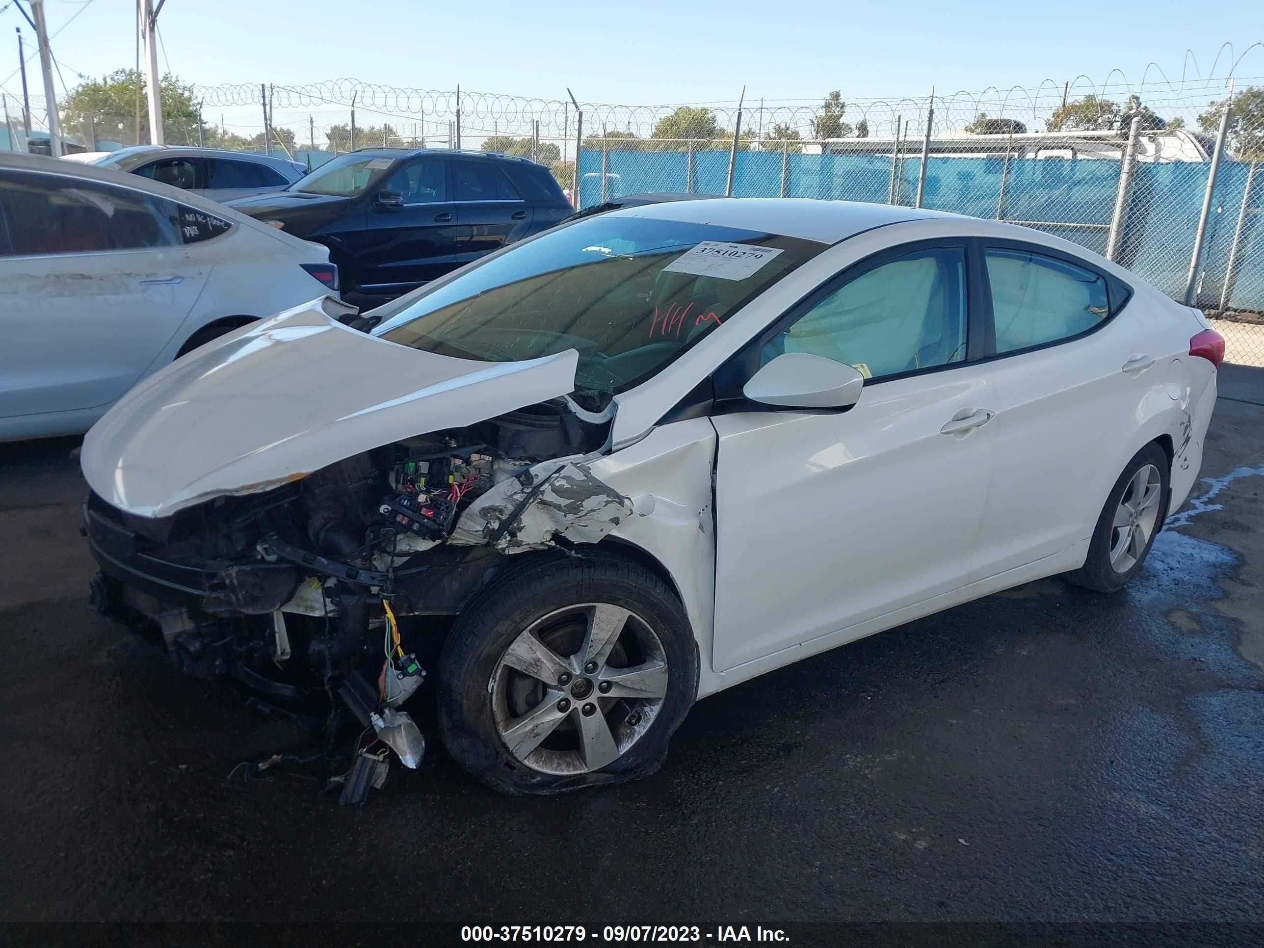 Photo 1 VIN: 5NPDH4AE1DH233762 - HYUNDAI ELANTRA 